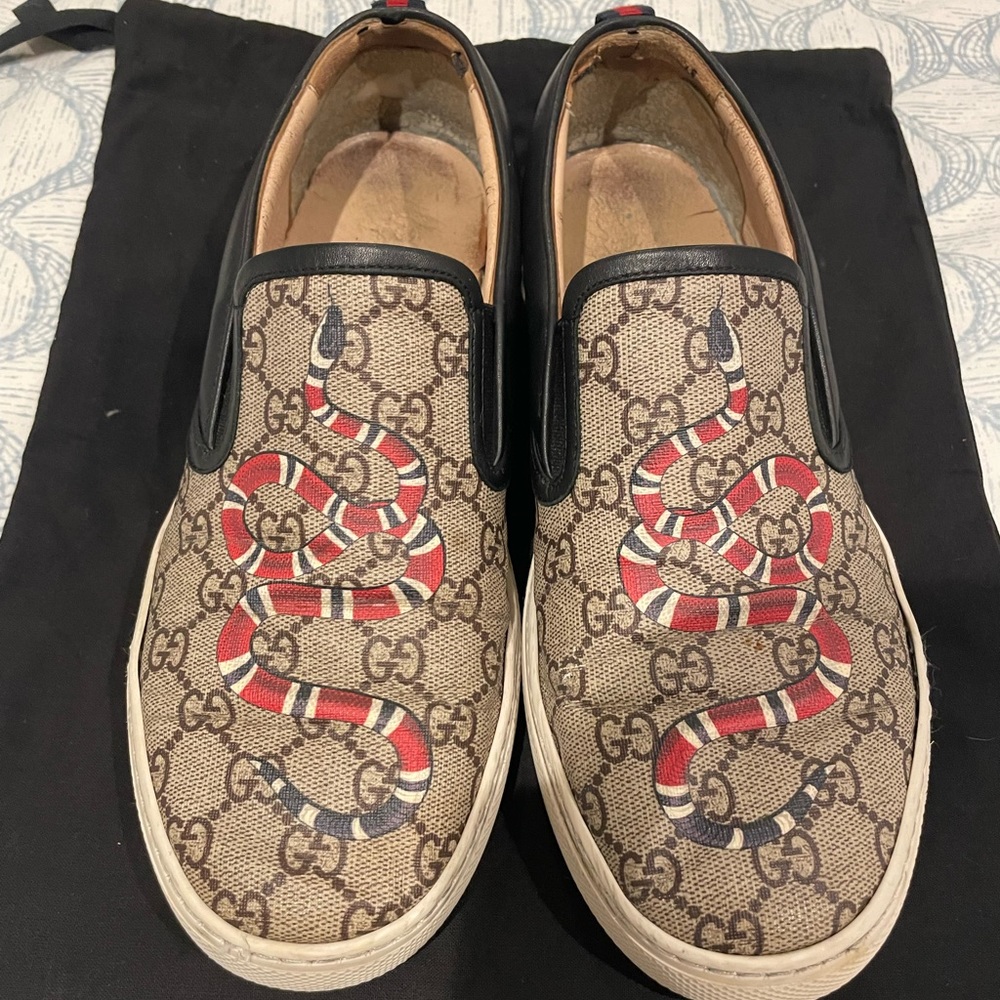 Men’s Gucci Snake slip on. Size 8.5